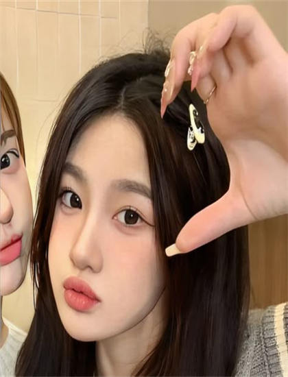 《生死救援女儿你一定要等妈妈》电影与电视剧比较：媒介差异与叙事特点